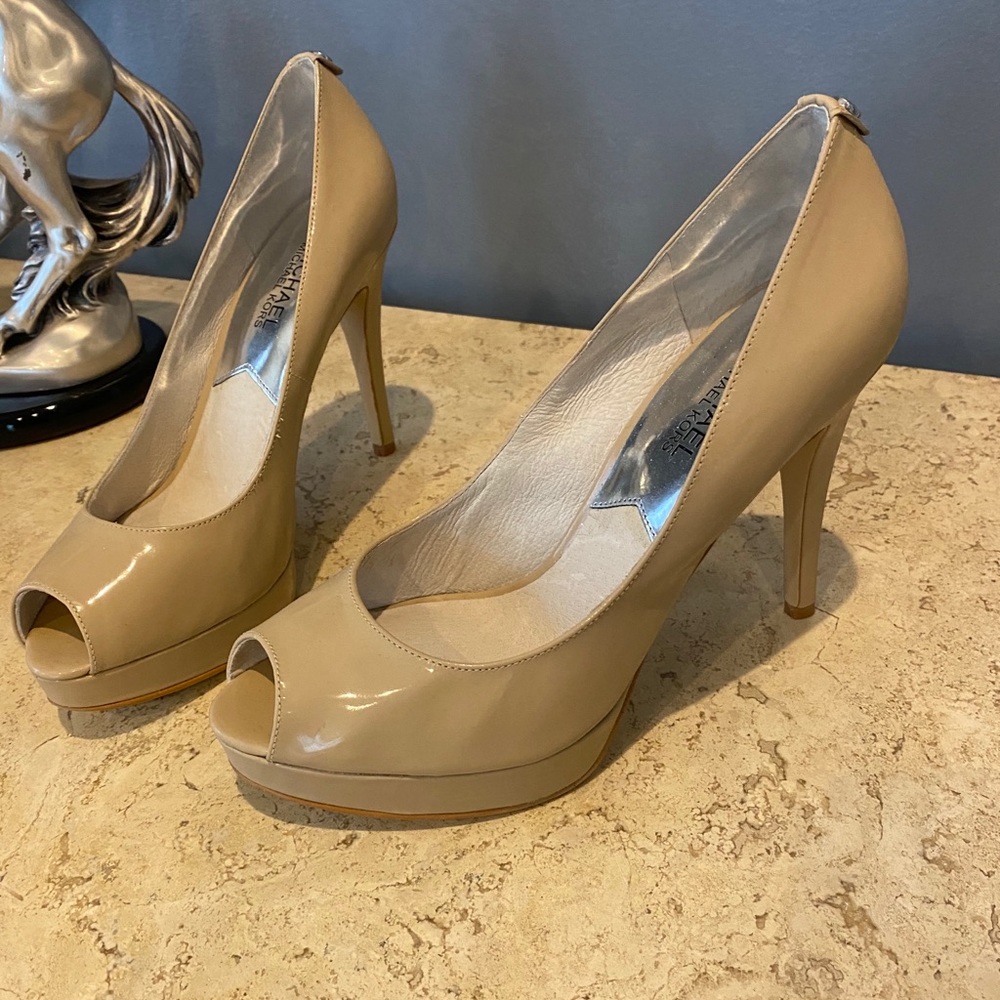 Michael Kohrs nude patent heels